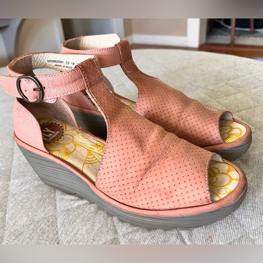 FLY LONDON Sz 39 Yall962FLY Pink Perforated T Strap PeepToe Wedge Shoes Orig$245